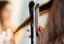 Comment utiliser un lisseur sans abîmer les cheveux ?